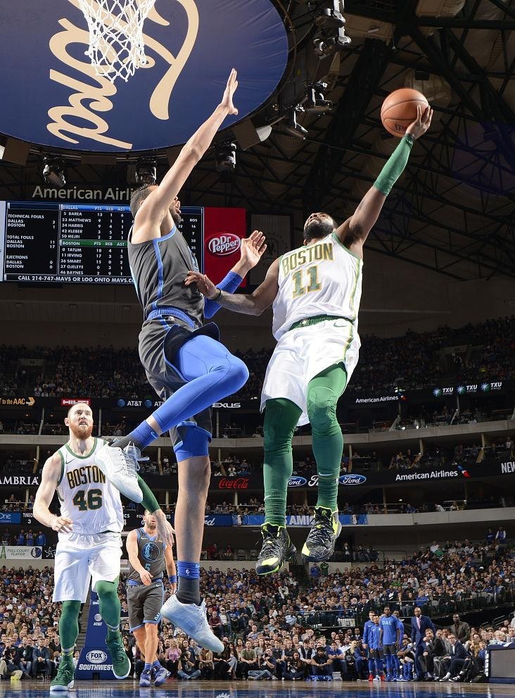 开云体育视频直播-独行侠力克雷霆，巴恩斯完成帽子戏法