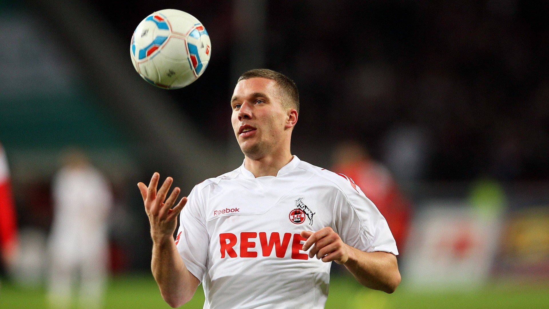 开云世界杯2026-猛龙斩落雄鹿,小贾伦在世界排名争夺战中接管比赛